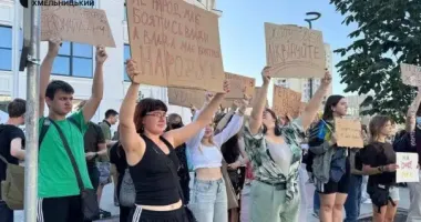 Протест у центрі Хмельницького: мешканці виступили проти закону №12414