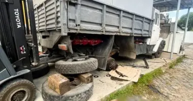 Трагедія на підприємстві: у Рівному вантажівка під час ремонту впала на 52-річного чоловіка
