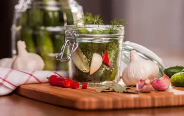 Хрустящие маринованные огурцы на зиму: лучший рецепт