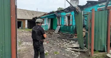 На Чернігівщині внаслідок удару дрона згорів будинок: чи були всередині люди