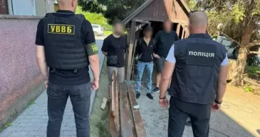 $8000 за перетин кордону: на Закарпатті викрили схему переправлення чоловіків за гроші