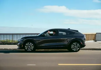 Завидная надежность: электрокроссовер Ford без проблем проехал 400 000 км за три года (фото)
