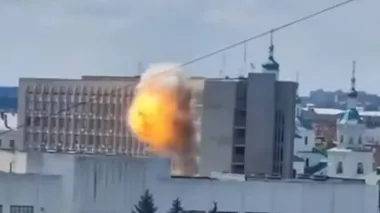 Дрон влучив у будівлю ОВА в Сумах