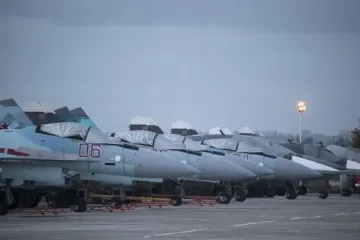 На військовому аеродромі в Росії знищено винищувач СУ-27