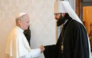 Папа Римский впервые встретился с российским митрополитом