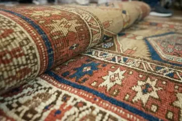 Як почистити килим від пилюки: розпорошіть один домашній розчин — і забудете про щітки та пилосос