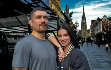 Дружина Усика замилувала новими фото молодшої доньки: у костюмі Nike та з хрестиком