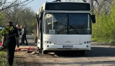 Войска РФ ударили дроном по автобусу в Сумской области: погибли люди, много раненых, – СМИ