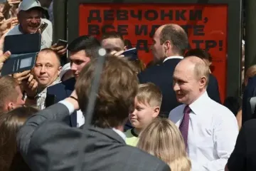 Путін у Петербурзі раптом "пішов у народ": про свідчить така поведінка