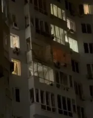 В Киеве прогремели взрывы: в результате атаки "Шахедов" повреждена жилая многоэтажка, есть пострадавшие
