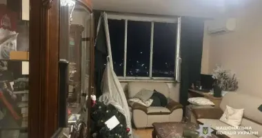 Наслідки нічної атаки РФ на Київ: поліція оприлюднила кадри руйнувань