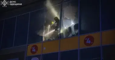 В Одессе загорелся торговый центр