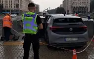 У Києві електромобіль влетів у підземний перехід, водія госпіталізовано