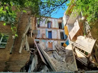 В Астрахани без всяких взрывов рухнула многоэтажка: дом должны были снести еще 1 апреля (видео)