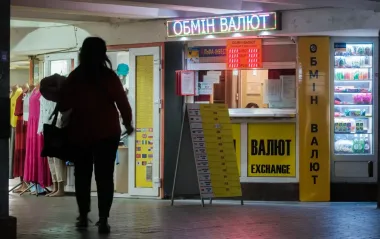 Доллар дорожает второй день подряд, курс евро снижается