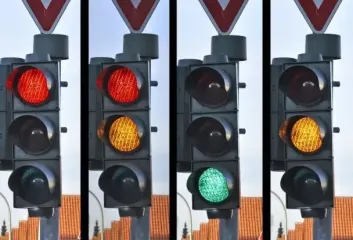 Червоний, жовтий і зелений: чому світлофор має такі кольори і що вони означають