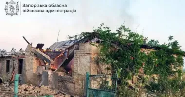 Окупанти скинули 10 авіабомб на Запорізьку область: постраждала жінка