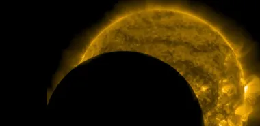 Космический аппарат NASA сделал снимки затмения Луны и Земли в один и тот же день (фото)