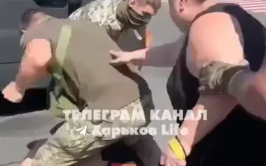TCRC servicemen forcibly shove man into van in Kharkiv; locals try to stop them. VIDEO