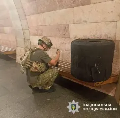 Кто-то забыл: в полиции показали предмет, из-за которого закрывали станцию метро "Лыбедская" (фото)