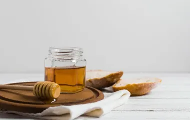 Мед на Маковія: 4 категорії людей, яким не можна їсти цей продукт