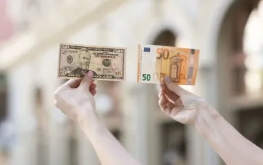Найгірший місяць з початку року: торговельна угода зі США обвалила курс європейської валюти