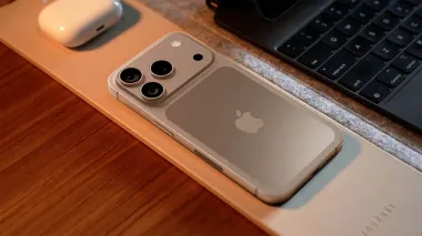 "Застряли в творческой яме": как Apple повторяет путь Samsung с новым iPhone 17 Pro