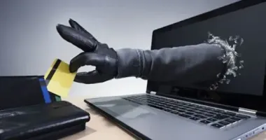 Житель Тернополя хотел оформить пособие и потерял 40 000 грн