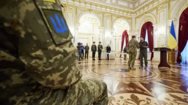 Крест боевых заслуг приравняют к званию Героя Украины: Зеленский направил законопроект в ВР