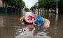 У Житомирі з’явилося "море": у Мережі вірусяться відео з негодою у місті