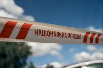 Мужчина в супермаркете ударил себя ножницами в шею