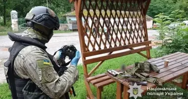 На Вінниччині підозрюваний у подвійному вбивстві застрелився під час перемовин з поліцією