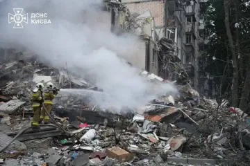 Президент про нову атаку РФ: зруйновано під’їзд у Києві, загинула дитина