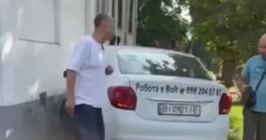 У Bolt покарали таксиста, який у Полтаві влетів у будинок