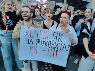 Рада проголосовала за закон о НАБУ и САП: реакция митингующих в Киеве (видео)