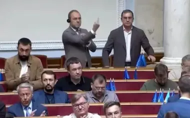 MP Vlasenko makes obscene gesture toward Verkhovna Rada presidium during Tymoshenko’s speech. VIDEO