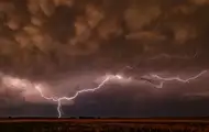 В США зафіксували найдовший у світі спалах блискавки - майже 830 км