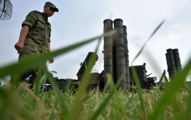 Сбивают возле детсадов и школ: в ГУР рассказали о жалобах россиян на собственную ПВО