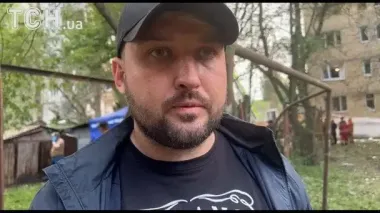 Удар по Києву: син чекає на маму, яка може бути під завалами (відео)