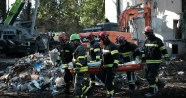 З-під завалів у Києві рятувальники дістали тіло 27-ї жертви – кадри