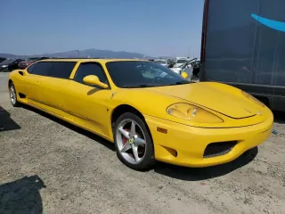 На продажу выставили уникальный лимузин Ferrari с двигателем сзади (фото)