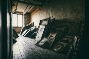 Які картини не можна вішати вдома: накличуть самотність, конфлікти, сварки, депресію та хвороби