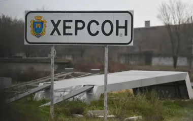 В Херсоні показали відео пошкодженого мосту на Корабел: людям пропонують евакуацію