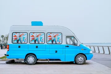 Женщина впервые за 43 года купила мороженое из фургона: цена на вкусности ее ошеломила (видео)