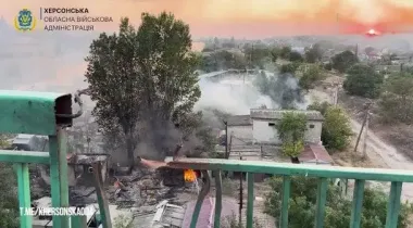 Частина Херсону опинилася у блокаді через пошкодження мосту: жителів закликають евакуюватися