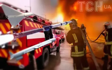 У Миколаєві зруйновано будинки і вирує пожежа після удару росіян