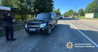 На Буковині під час прощання з загиблим військовим дитина потрапила під колеса