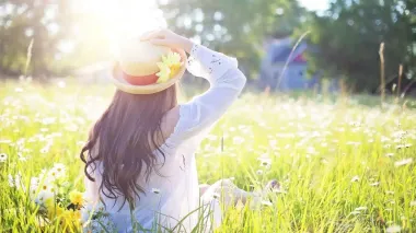 У понеділок Україну прогріє до 34°, на сході та заході – дощі