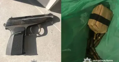В Киеве мужчина с гранатой и пистолетом угрожал охраннику ЖК