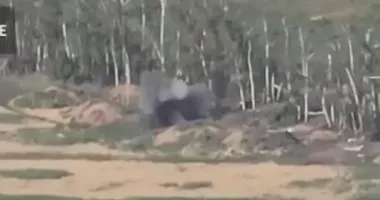 Прикордонники показали знищення техніки окупантів на Харківщині